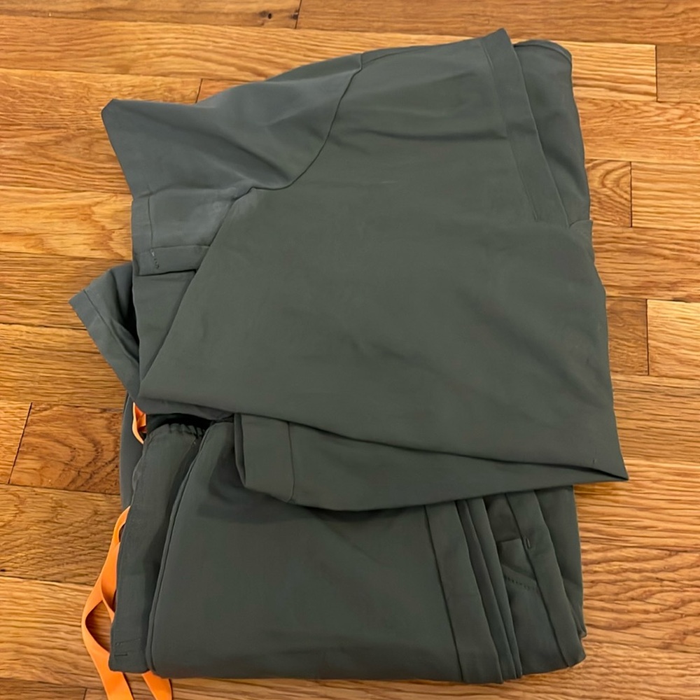 LARGE top and MEDIUM pant FIGS green scrub set!